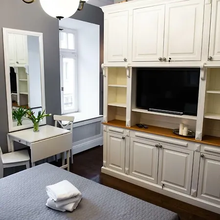 Hoza 50 With A Balcony In Close Center Апартаменты Варшава