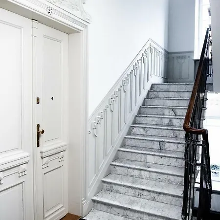 Hoza 50 With A Balcony In Close Center * 바르샤바