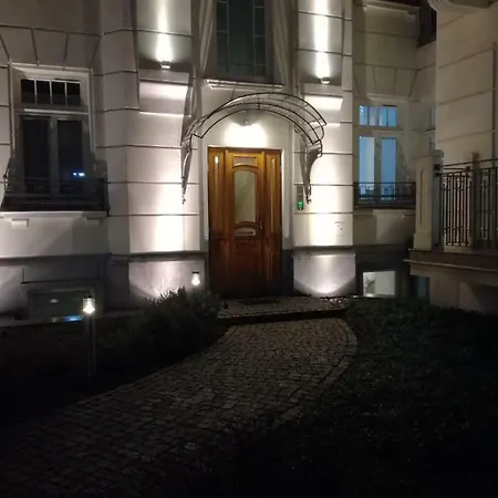 Hoza 50 With A Balcony In Close Center Varsavia